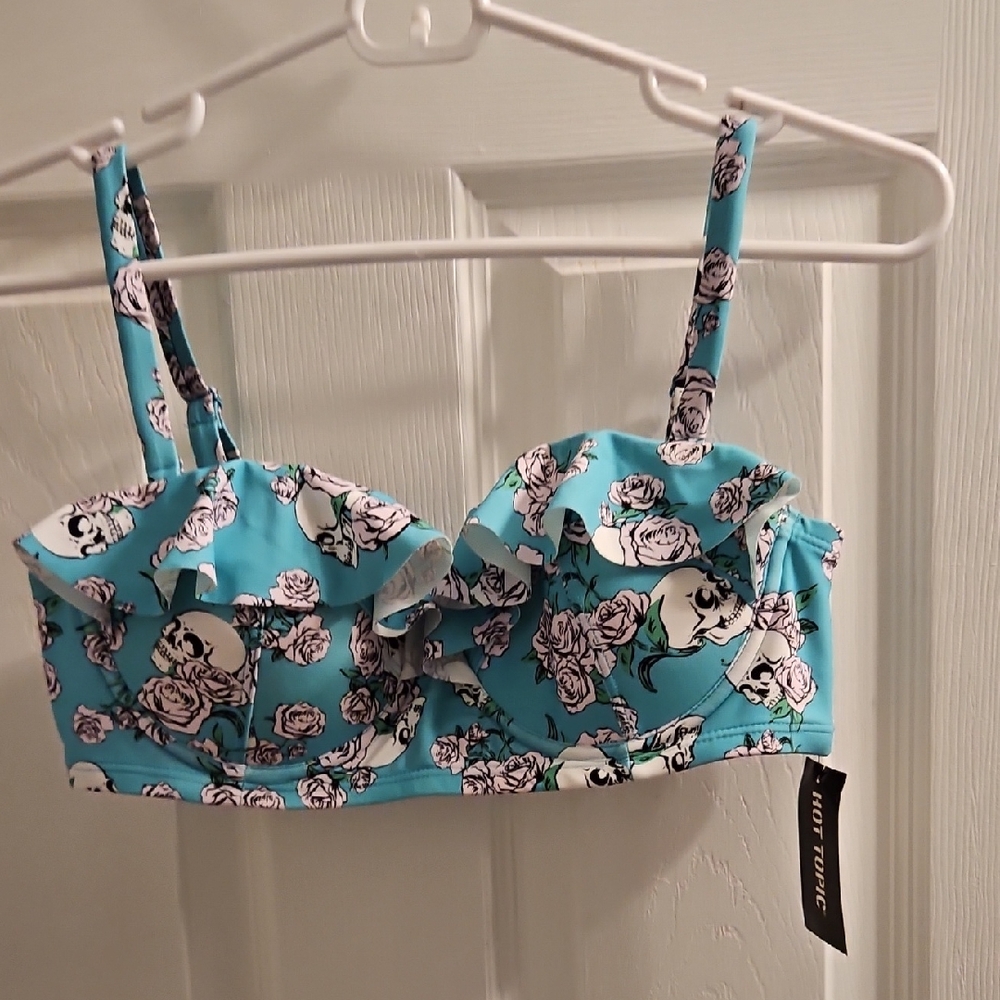 Skull And Rose Bikini Top. Hot Topic Size M. Goth Swimwear